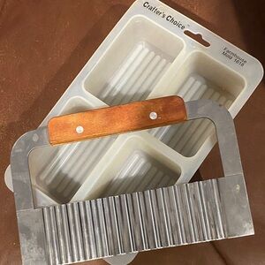 Crafter's Choice Soap Mold and Cutter Set
